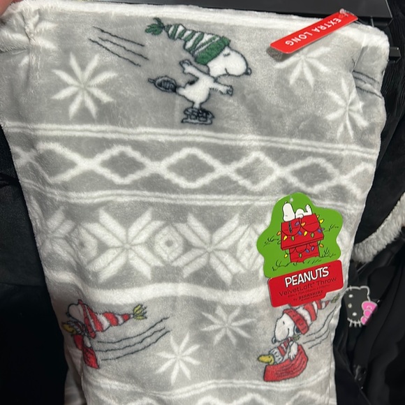 Peanuts Holiday New Berkshire Peanuts Christmas Snoopy Sled Skating Velvetloft Throw 6 X 70